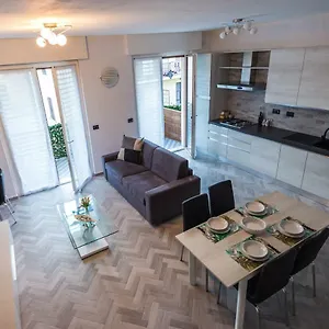 gf-holiday-suite.hotelitalianriviera.com/